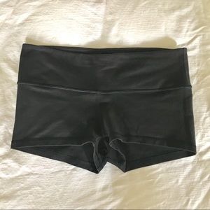 lululemon mini boogie shorts